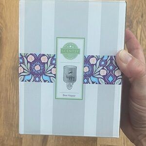 Scentsy Bee Happy Warmer - never opened